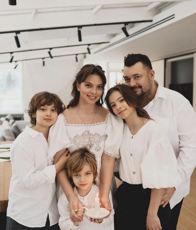 Солист группы «Руки вверх!» Сергей Жуков станет отцом в пятый раз