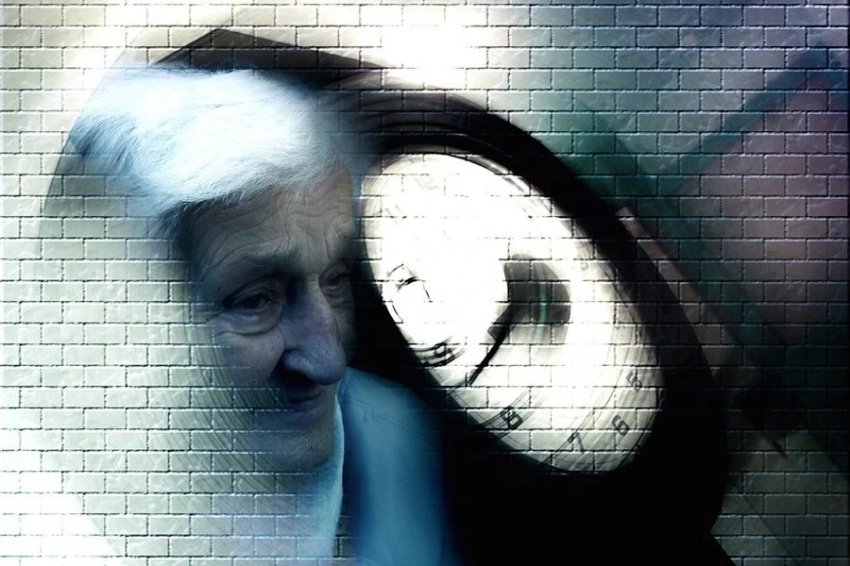 Частота постукивания пальцами по клавиатуре компьютера может предсказать болезнь Альцгеймера