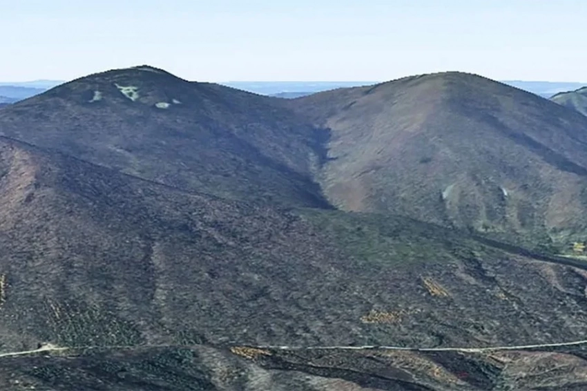 На северо-востоке Китая обнаружен первый в мире ударный кратер на вершине горы