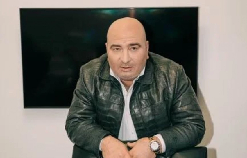 Обстоятельным политическим гидом по событиям в 2011–2013 годах сделал роман «Золотые пилигримы» Остап Стужев