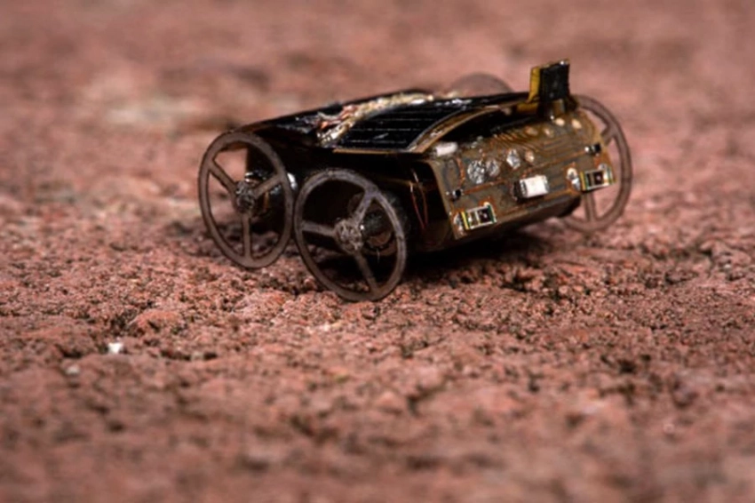 Исследователи создали автономного беспроводного микроробота без батарей