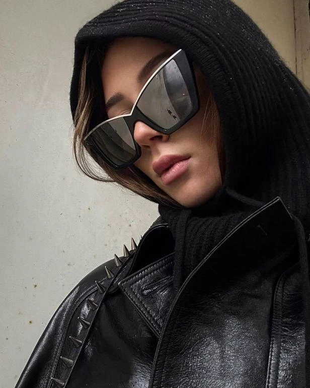 Дочь Анастасии Заворотнюк вся в черном улетела от больной матери в Дубай