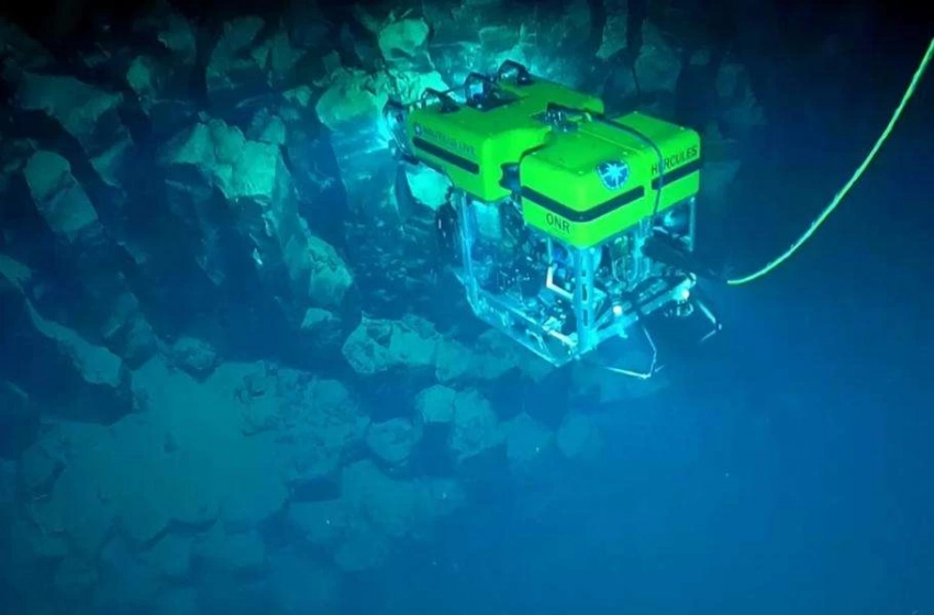 Подводный робот Hercules исследует глубоководные столбчатые базальты