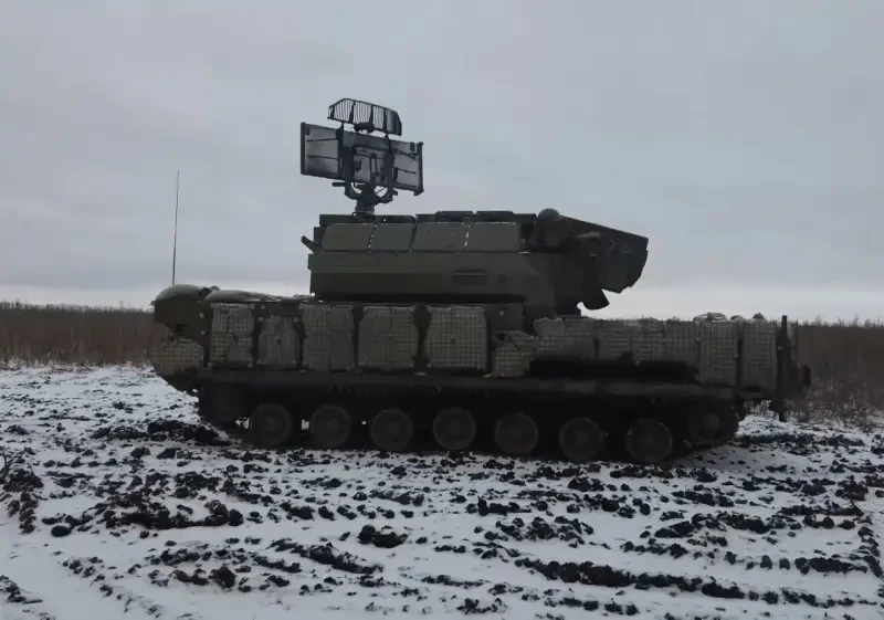 По заявлению Минобороны, средства ПВО отразили очередную попытку Киева атаковать российские регионы БПЛА самолётного типа