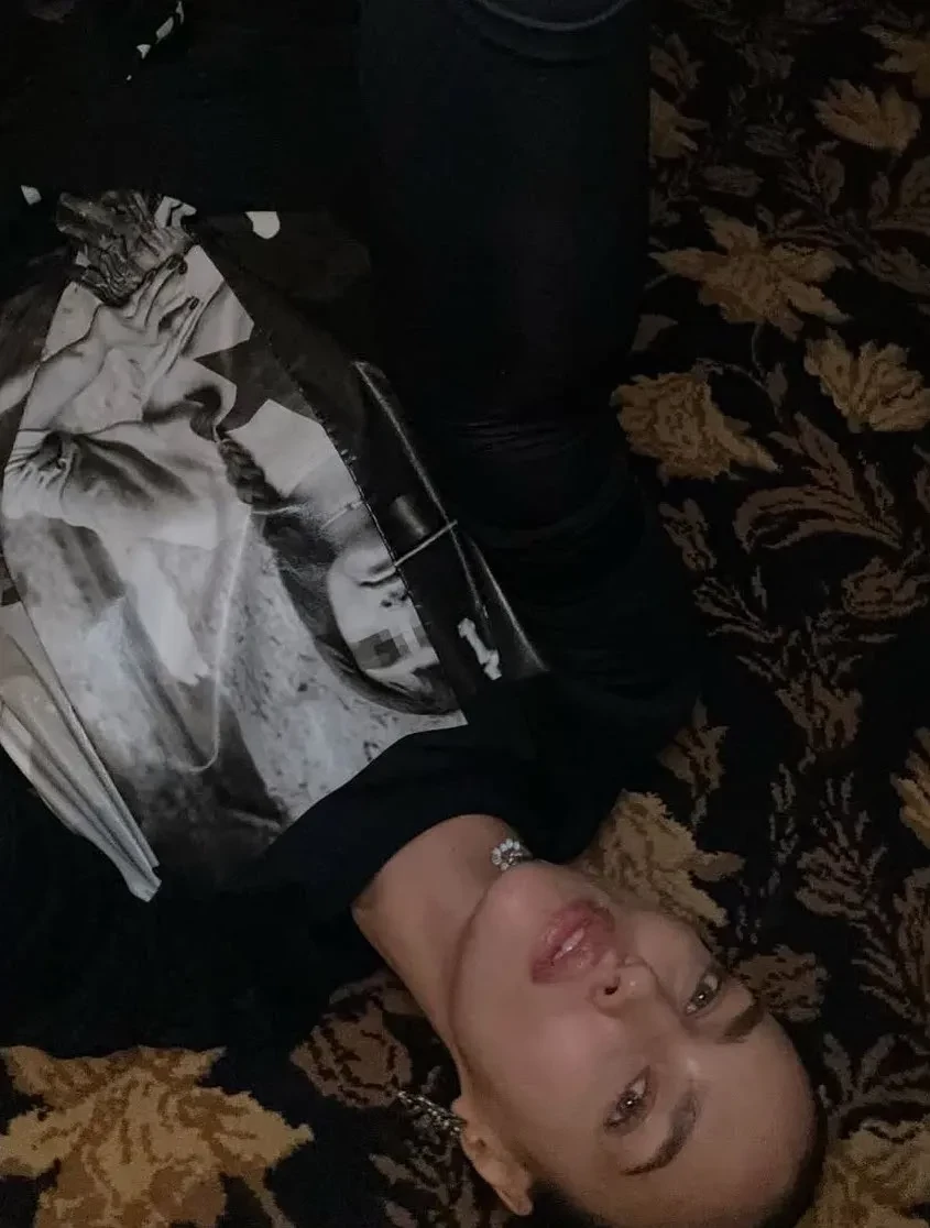 Кутюрный показ и ужин из "Макдоналдса": как Ирина Шейк проводит время на Неделе моды в Париже