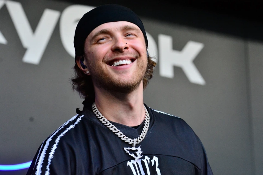 Егор Крид подарил 22-летней поклоннице золотую подвеску с бриллиантами