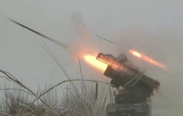 Юрий Подоляка в свежей сводке от 13.02.2025 сообщил о том, встречные бои идут южнее Покровска