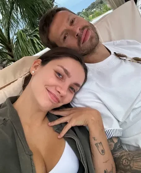 "Ты не типичная жена футболиста". Карина Истомина и Фёдор Смолов рассказали о личной жизни и дочери