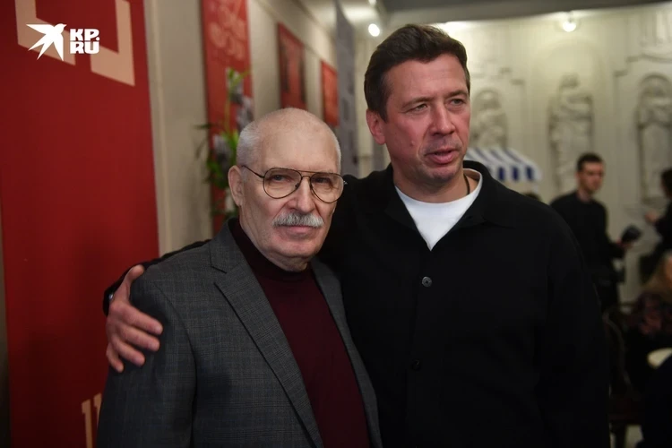 Радимов показал молодую жену, а Мерзликин разоткровенничался: Что происходило за кулисами премьеры фильма «Северный полюс»