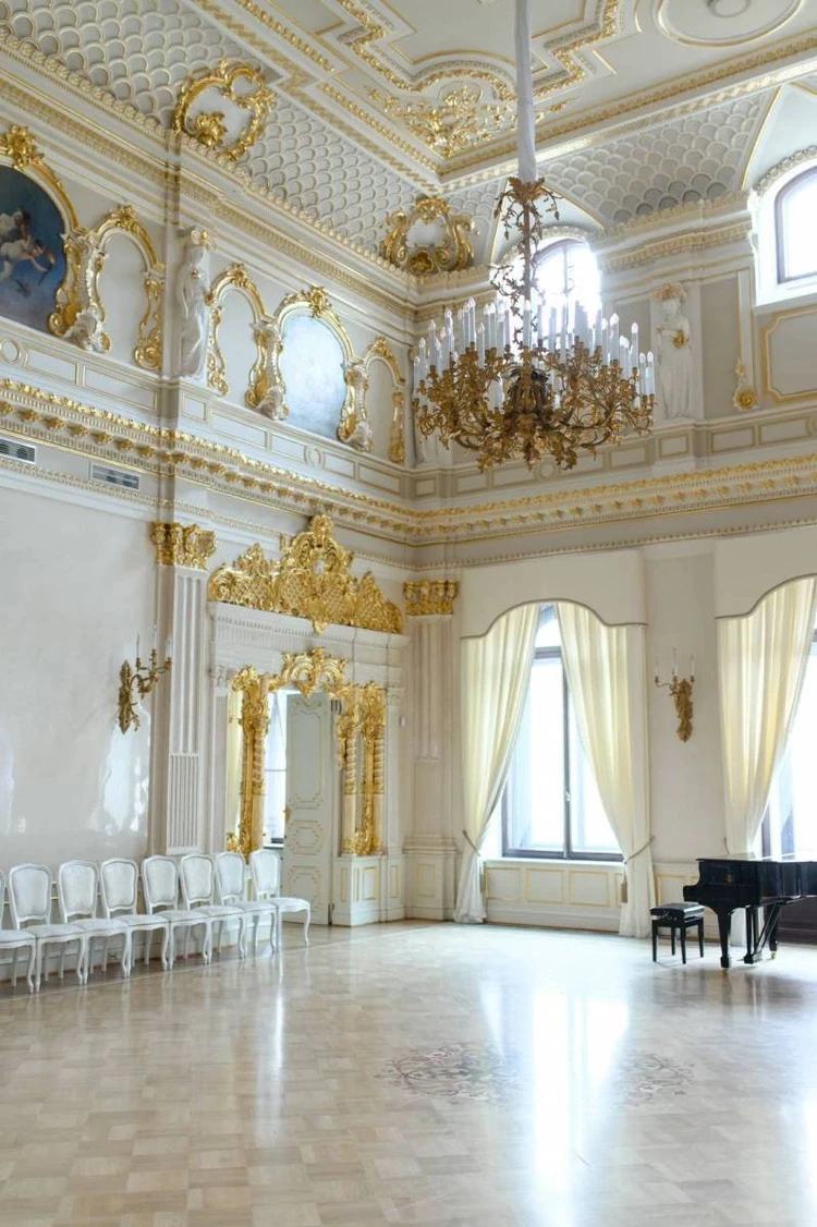 Музыканты, царская обстановка и личная охрана: Какой будет свадьба дочери Волочковой в роскошном особняке в Петербурге