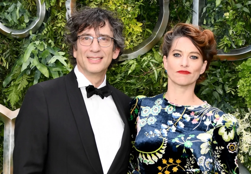 Писателя Нила Геймана и его жену обвинила в секс-насилии и "торговле людьми" их няня