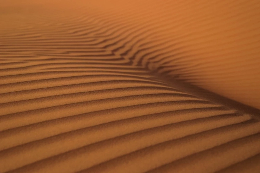 Спутниковые камеры увидели загадочное сооружение под песками Аравийской пустыни