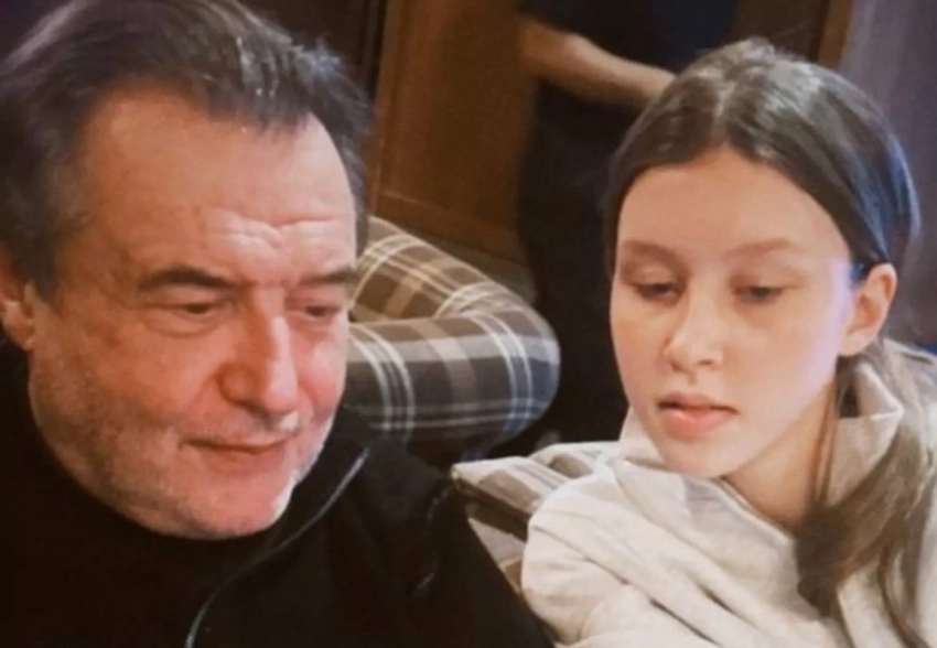 Анна Пересильд опубликовала фотографии с отцом, режиссёром Алексеем Учителем