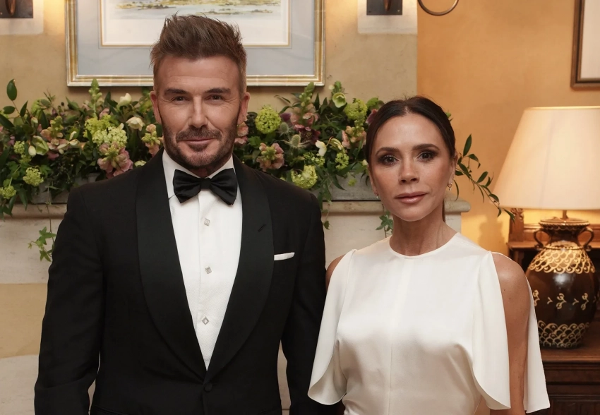 Дэвид и Виктория Бекхэм, Донателла Версаче, Карл III и Камилла Паркер-Боулз на королевском ужине в Великобритании