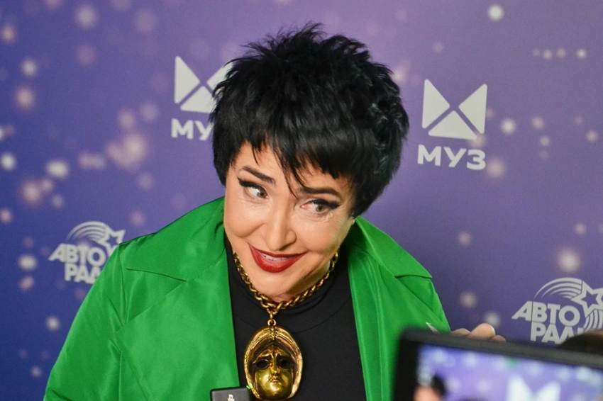 Лолита унизила Киркорова, SHAMAN поцеловал Мизулину, а Дава и Краймбрери станут родителями: главные события шоу-бизнеса