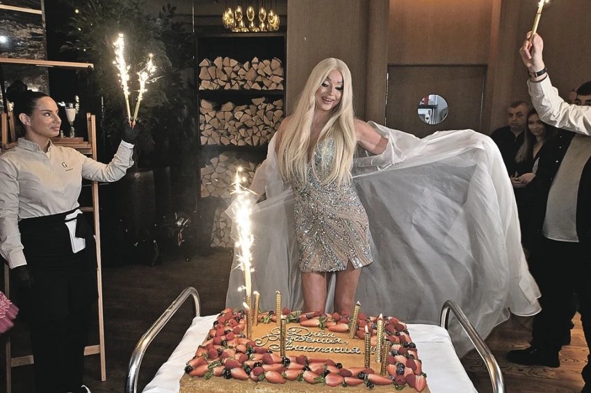 Анастасия Волочкова выдает замуж 19-летнюю дочь: "Я оплачу свадьбу, а квартиру ей обязан купить отец!"