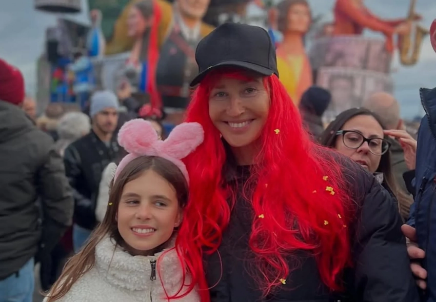Оксана Бондаренко с дочерью посетили карнавал в Италии