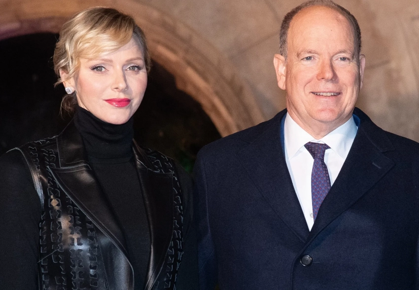 "Выглядит здоровее и счастливее". В окружении княгини Шарлен рассказали, что князь Альбер перестал следить за ней