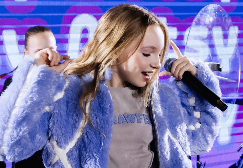 Полина Гагарина, Betsy с хитом "Сигма-бой", Митя Фомин и группа Serebro выступили на "Вечернем звуке — 2025"