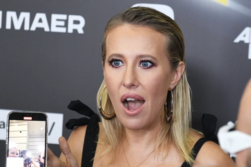 Собчак в День влюбленных снялась в прозрачном топе без нижнего белья