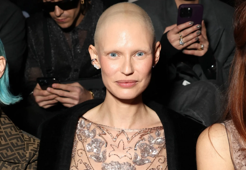 Бьянка Балти в "голом" платье посетила модный показ на фоне лечения рака