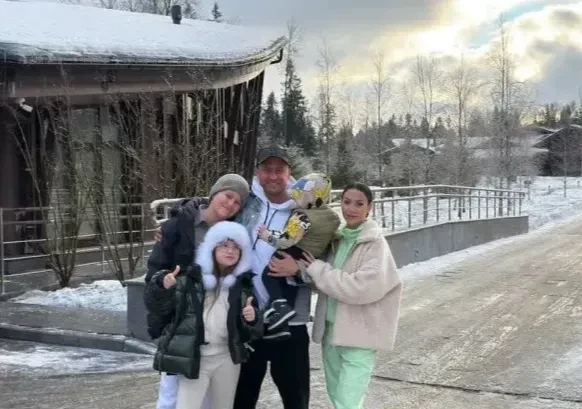 Павел Прилучный через суд потребовал уменьшить размер алиментов детям от Агаты Муцениеце