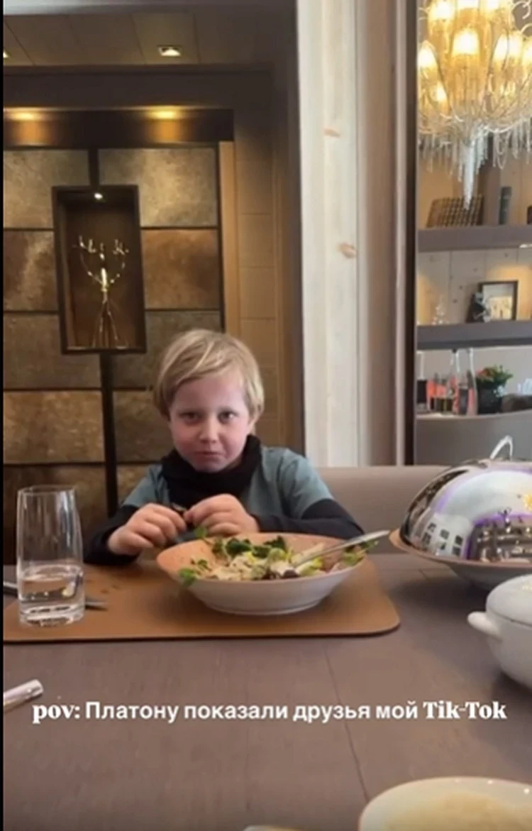 Сын Собчак заявил, что мать позорит его