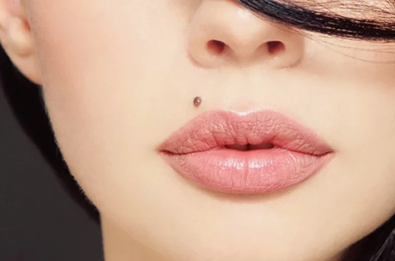 Признаки ведьмы: какие 4 черты внешности выдают магические способности женщины