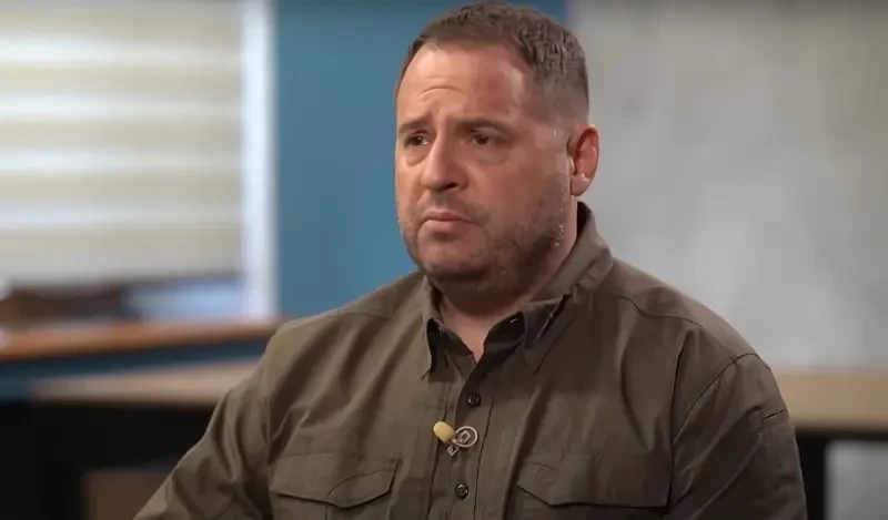 Украинский ТГ-канал: связь между Зеленским и Ермаком ослабевает, а последний стремительно теряет своё влияние