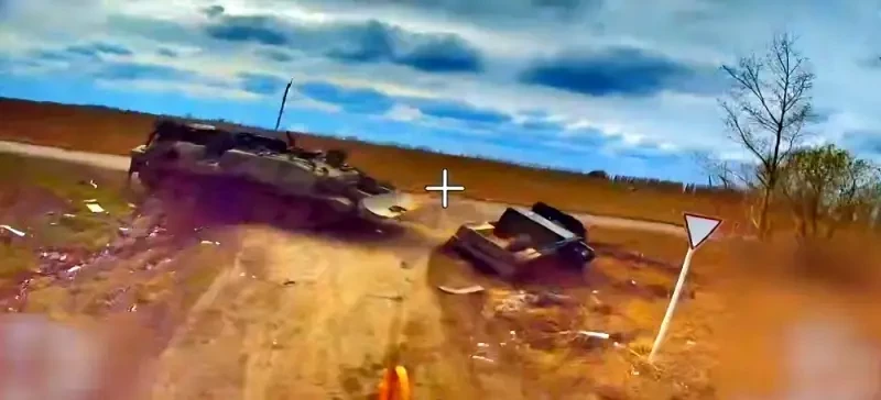 Показаны кадры уничтожения редкой британской БРЭМ ВСУ в курском приграничье