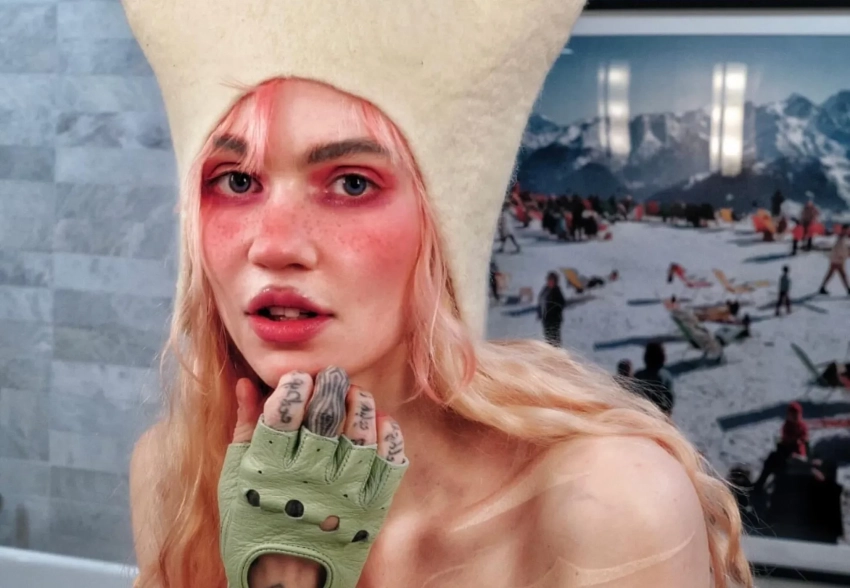 "Я пыталась умолять". Граймс высказалась о публичности своих детей от Илона Маска