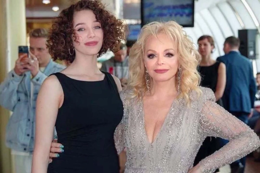 «Меня это не обидело»: Лариса Долина призналась, что дочь Юлии Началовой не захотела учиться на ее курсе по вокалу