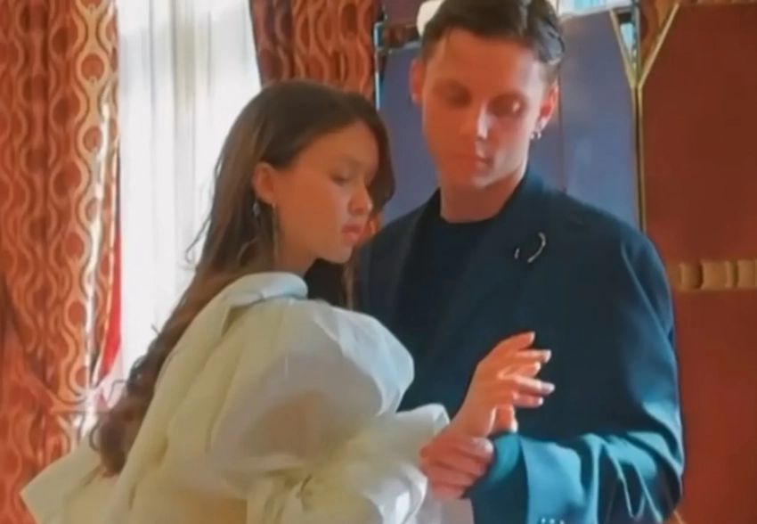 Свадебное платье и поцелуй: Ваня Дмитриенко и Анна Пересильд выпустили клип на фоне слухов о романе