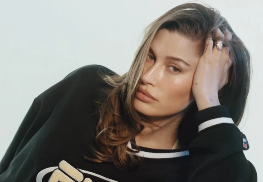 Хейли Бибер подаёт в суд на хейтеров из-за слухов о вражде с Селеной Гомес и многолетнем преследовании своего мужа Джастина