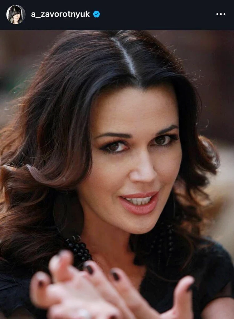 В день 54-летия Заворотнюк семья опубликовала архивные фото и посетила кладбище: как живут родные актрисы