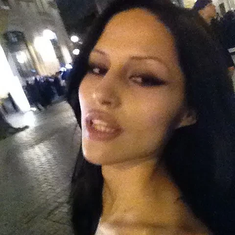 Дочь Гвинет Пэлтроу Эппл снялась в фотосессии на "старый" iPhone