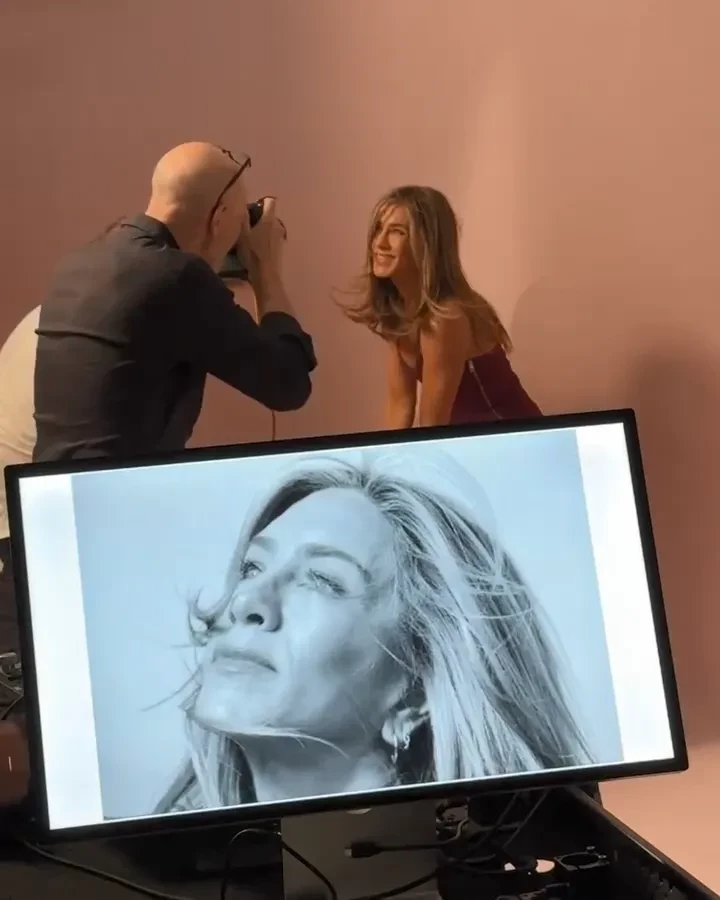 Дженнифер Энистон снялась для рекламы своего косметического бренда