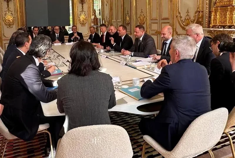 «Крым, заморозка линии фронта и многое другое»: Западная пресса делает вбросы на фоне стартующих в Лондоне переговоров