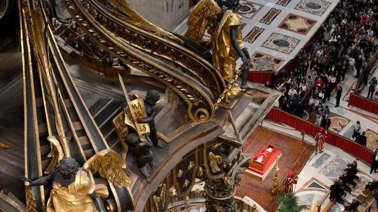 Зеленский всё же прилетел в Рим на похороны папы римского - обнадёжило заявление Трампа?