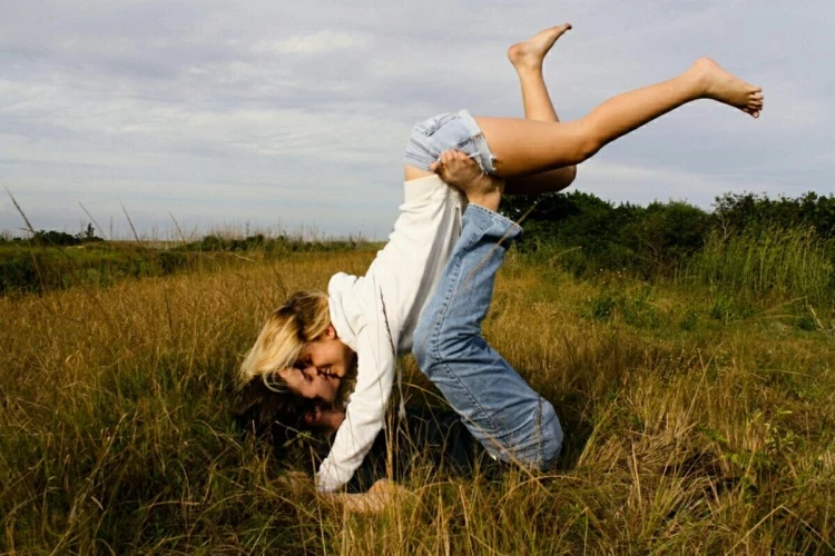 Что такое chillationship, отношения, которые изобрели зумеры