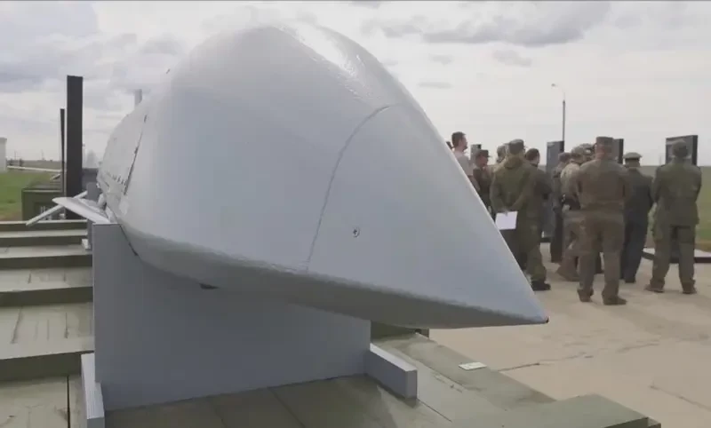 Мы её знаем как «Бандероль»: Медведеву показали ранее неизвестную малозаметную крылатую ракету