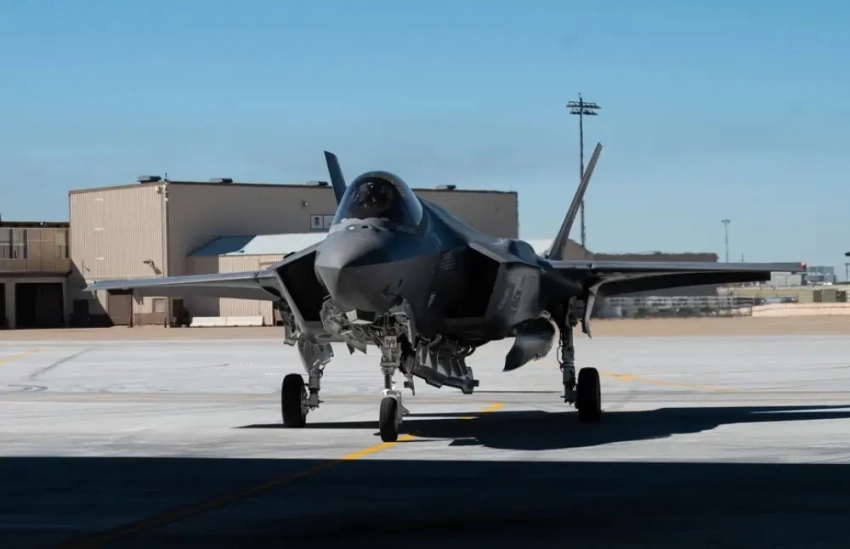 Собранный из двух повреждённых в авариях самолётов F-35A ВВС США назвали «Франкенджетом»