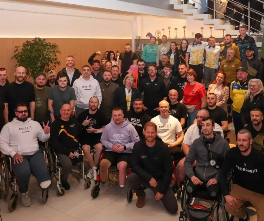 Визит принца Гарри в клинику под Львовом может свидетельствовать о подготовке к скорому введению британского контингента на Украину