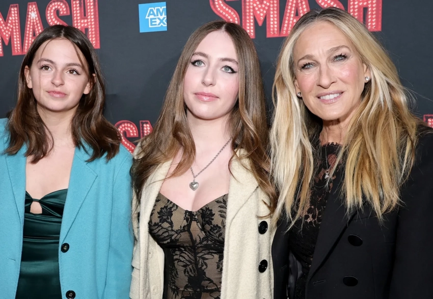 Сара Джессика Паркер вышла в свет с подросшими дочерьми и мужем Мэттью Бродериком