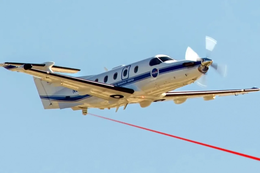 NASA успешно протестировало систему лазерной связи между самолётами и с наземными службами