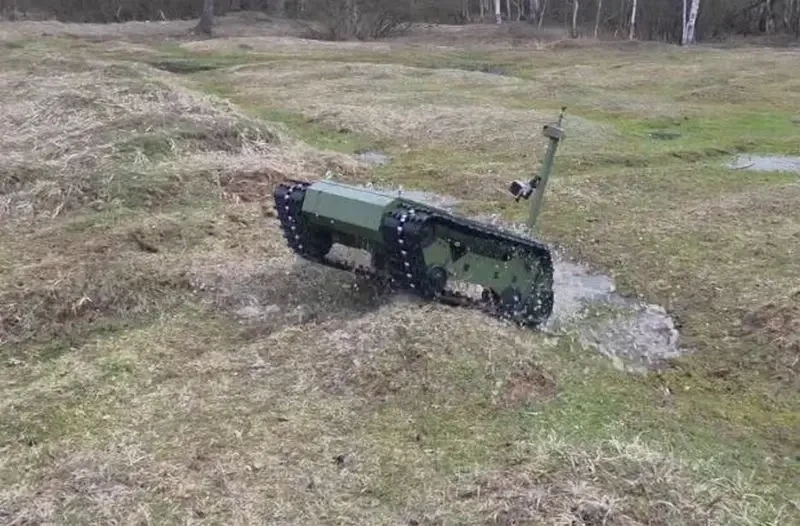 Российские военные получили вторую партию роботизированных наземных платформ «Депеша» на гусеничном ходу