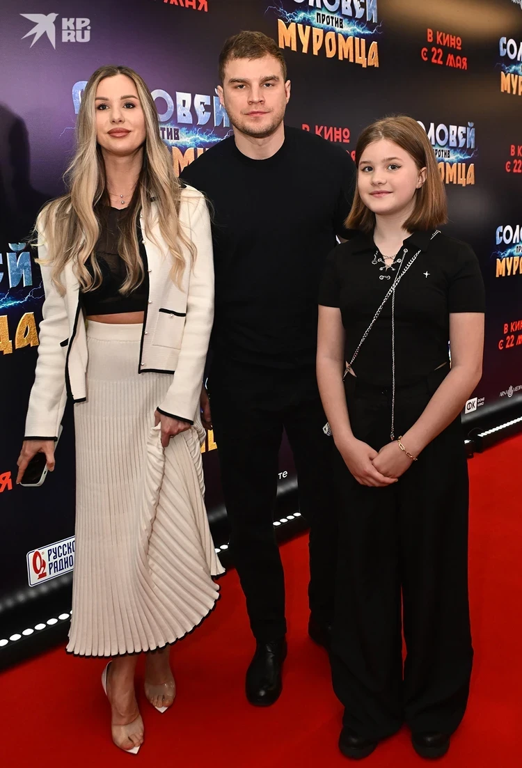 Премьера блокбастера «Соловей против Муромца»: Владимир Любимцев с семьей, цветущая Елена Валюшкина и Анна Калашникова с откровенным декольте