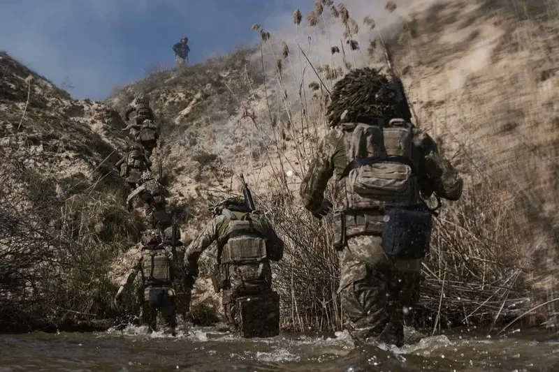 «Были проблемы»: Зеленский признал сложной обстановку под Константиновкой, но заявил, что ВС РФ от города якобы удалось «отбросить»