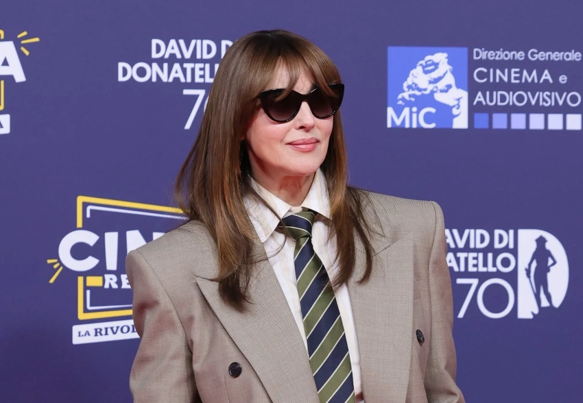 Моника Беллуччи вышла в свет в мужском костюме