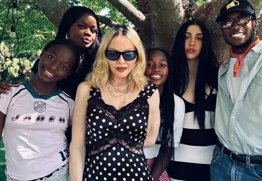 Мадонна показала, как отметила День матери с детьми